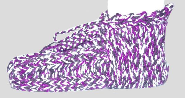 Knitted slippers in purple, black, white from polyester in size 38/39